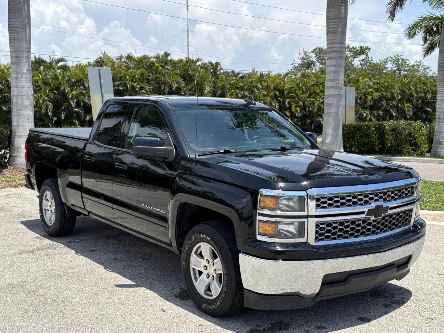 2015 BLACK Chevrolet Silverado 1500 LT Double Cab 2WD (1GCRCRECXFZ) with an 5.3L V8 OHV 16V engine, 6-Speed Automatic transmission, located at 11170 Summerlin Square Dr., Fort Myers Beach, FL, 33931, (239) 999-7777, 26.493546, -81.941628 - 2 Owner 28 Service History Records on Carfax - Photo#2