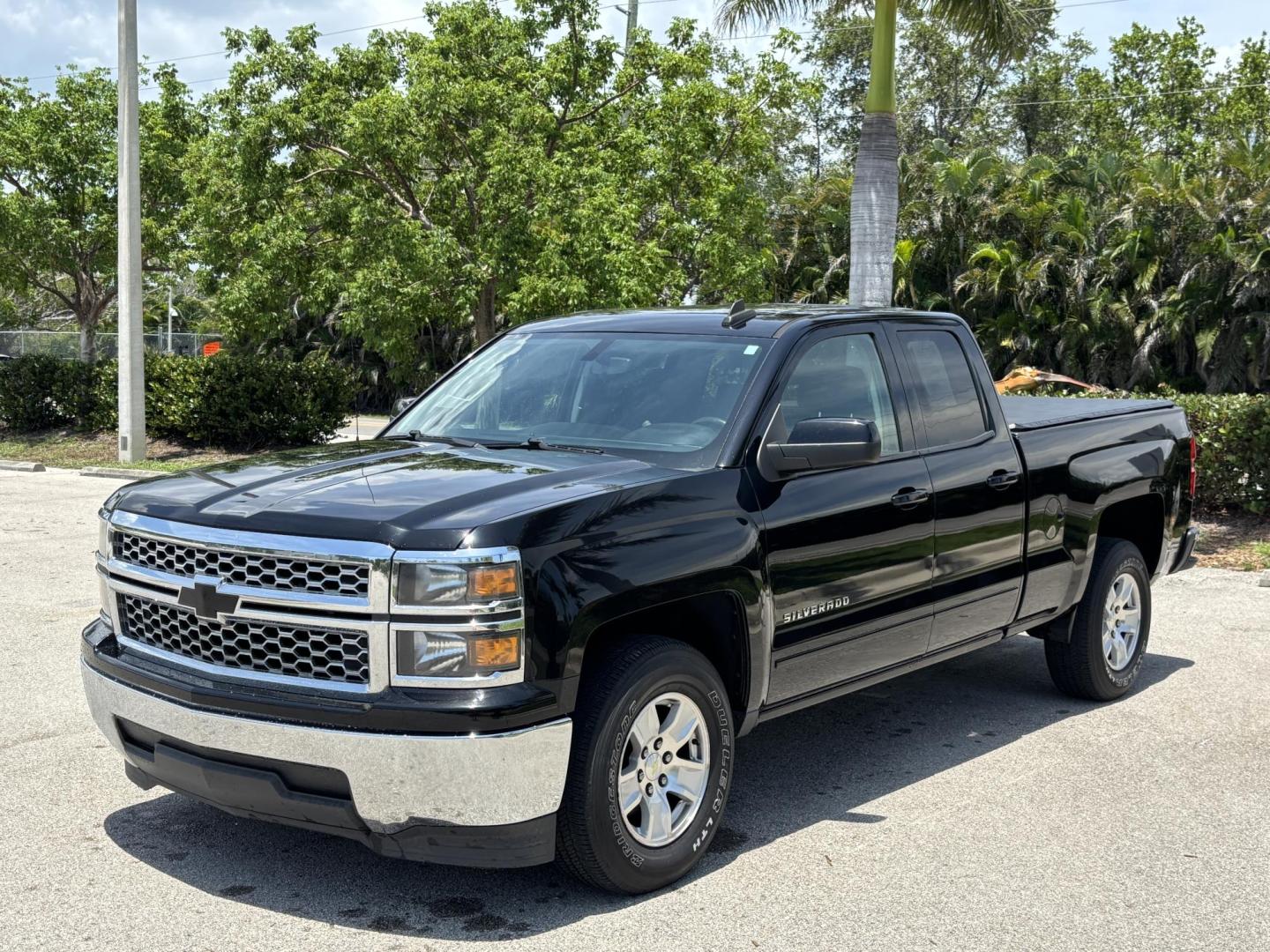 2015 BLACK Chevrolet Silverado 1500 LT Double Cab 2WD (1GCRCRECXFZ) with an 5.3L V8 OHV 16V engine, 6-Speed Automatic transmission, located at 11170 Summerlin Square Dr., Fort Myers Beach, FL, 33931, (239) 999-7777, 26.493546, -81.941628 - 2 Owner 28 Service History Records on Carfax - Photo#0