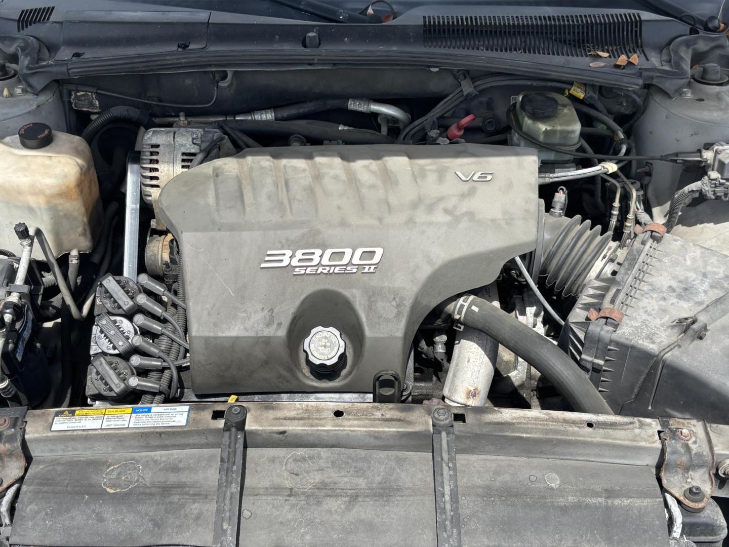 2000 SILVER /GRAY LEATHER Pontiac Bonneville SE (1G2HX54KXY4) with an 3.8L V6 OHV 12V engine, 4-Speed Automatic Overdrive transmission, located at 11170 Summerlin Square Dr., Fort Myers Beach, FL, 33931, (239) 999-7777, 26.493546, -81.941628 - Photo#21