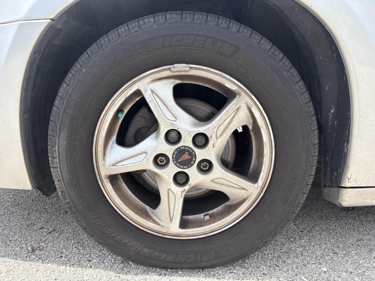 2000 SILVER /GRAY LEATHER Pontiac Bonneville SE (1G2HX54KXY4) with an 3.8L V6 OHV 12V engine, 4-Speed Automatic Overdrive transmission, located at 11170 Summerlin Square Dr., Fort Myers Beach, FL, 33931, (239) 999-7777, 26.493546, -81.941628 - Photo#27