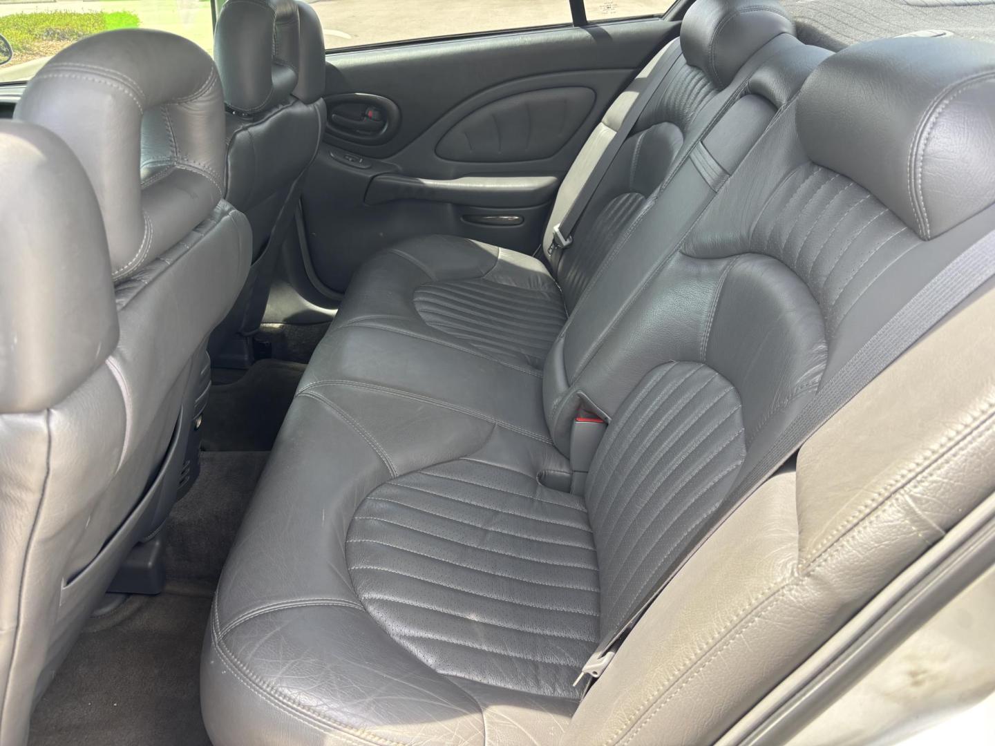 2000 SILVER /GRAY LEATHER Pontiac Bonneville SE (1G2HX54KXY4) with an 3.8L V6 OHV 12V engine, 4-Speed Automatic Overdrive transmission, located at 11170 Summerlin Square Dr., Fort Myers Beach, FL, 33931, (239) 999-7777, 26.493546, -81.941628 - Photo#13