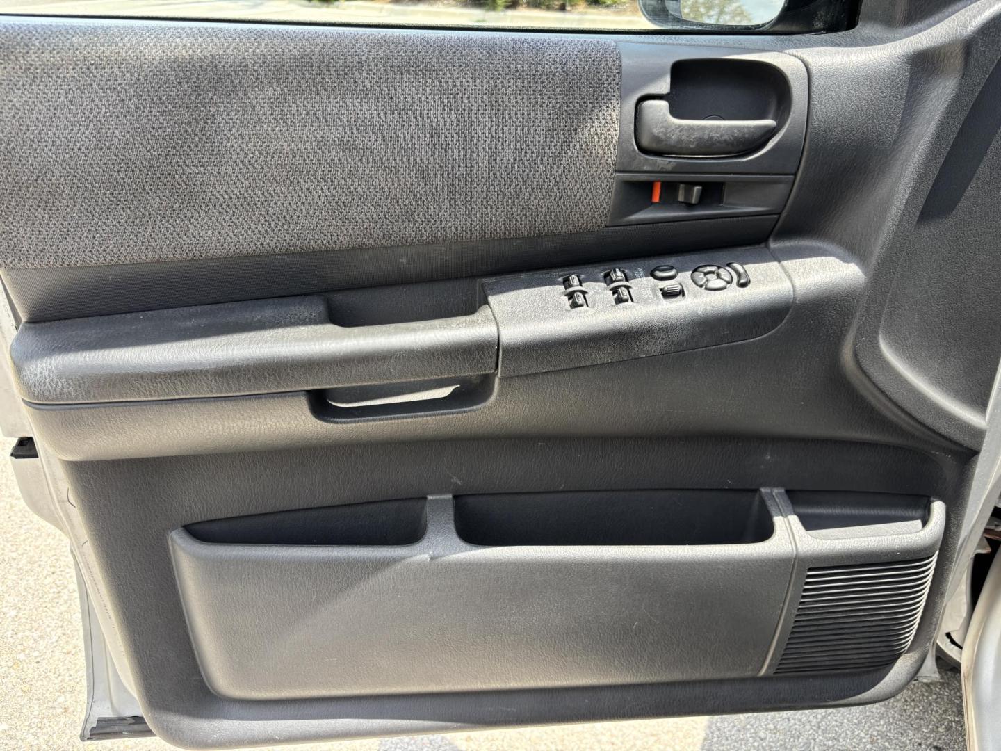 2004 GRAY Dodge Dakota SLT Plus Quad Cab 2WD (1D7HL48N54S) with an 4.7L V8 SOHC 16V engine, AUTOMATIC transmission, located at 11170 Summerlin Square Dr., Fort Myers Beach, FL, 33931, (239) 999-7777, 26.493546, -81.941628 - Photo#21