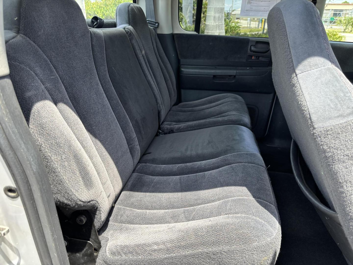 2004 GRAY Dodge Dakota SLT Plus Quad Cab 2WD (1D7HL48N54S) with an 4.7L V8 SOHC 16V engine, AUTOMATIC transmission, located at 11170 Summerlin Square Dr., Fort Myers Beach, FL, 33931, (239) 999-7777, 26.493546, -81.941628 - Photo#15