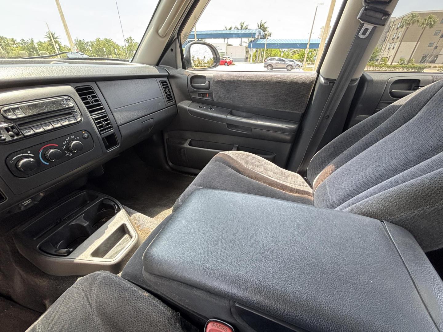 2004 GRAY Dodge Dakota SLT Plus Quad Cab 2WD (1D7HL48N54S) with an 4.7L V8 SOHC 16V engine, AUTOMATIC transmission, located at 11170 Summerlin Square Dr., Fort Myers Beach, FL, 33931, (239) 999-7777, 26.493546, -81.941628 - Photo#12