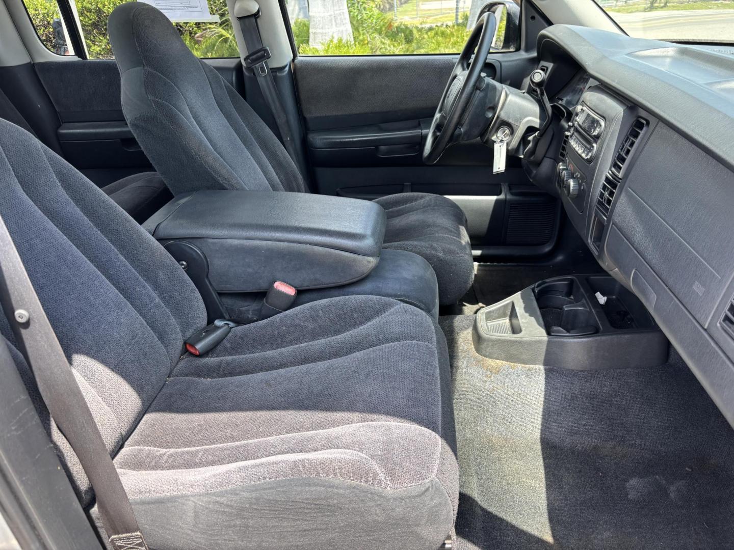 2004 GRAY Dodge Dakota SLT Plus Quad Cab 2WD (1D7HL48N54S) with an 4.7L V8 SOHC 16V engine, AUTOMATIC transmission, located at 11170 Summerlin Square Dr., Fort Myers Beach, FL, 33931, (239) 999-7777, 26.493546, -81.941628 - Photo#13