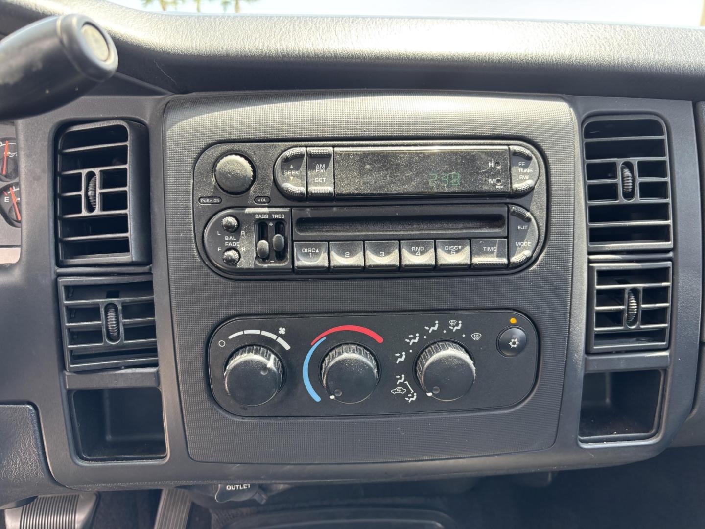 2004 GRAY Dodge Dakota SLT Plus Quad Cab 2WD (1D7HL48N54S) with an 4.7L V8 SOHC 16V engine, AUTOMATIC transmission, located at 11170 Summerlin Square Dr., Fort Myers Beach, FL, 33931, (239) 999-7777, 26.493546, -81.941628 - Photo#20