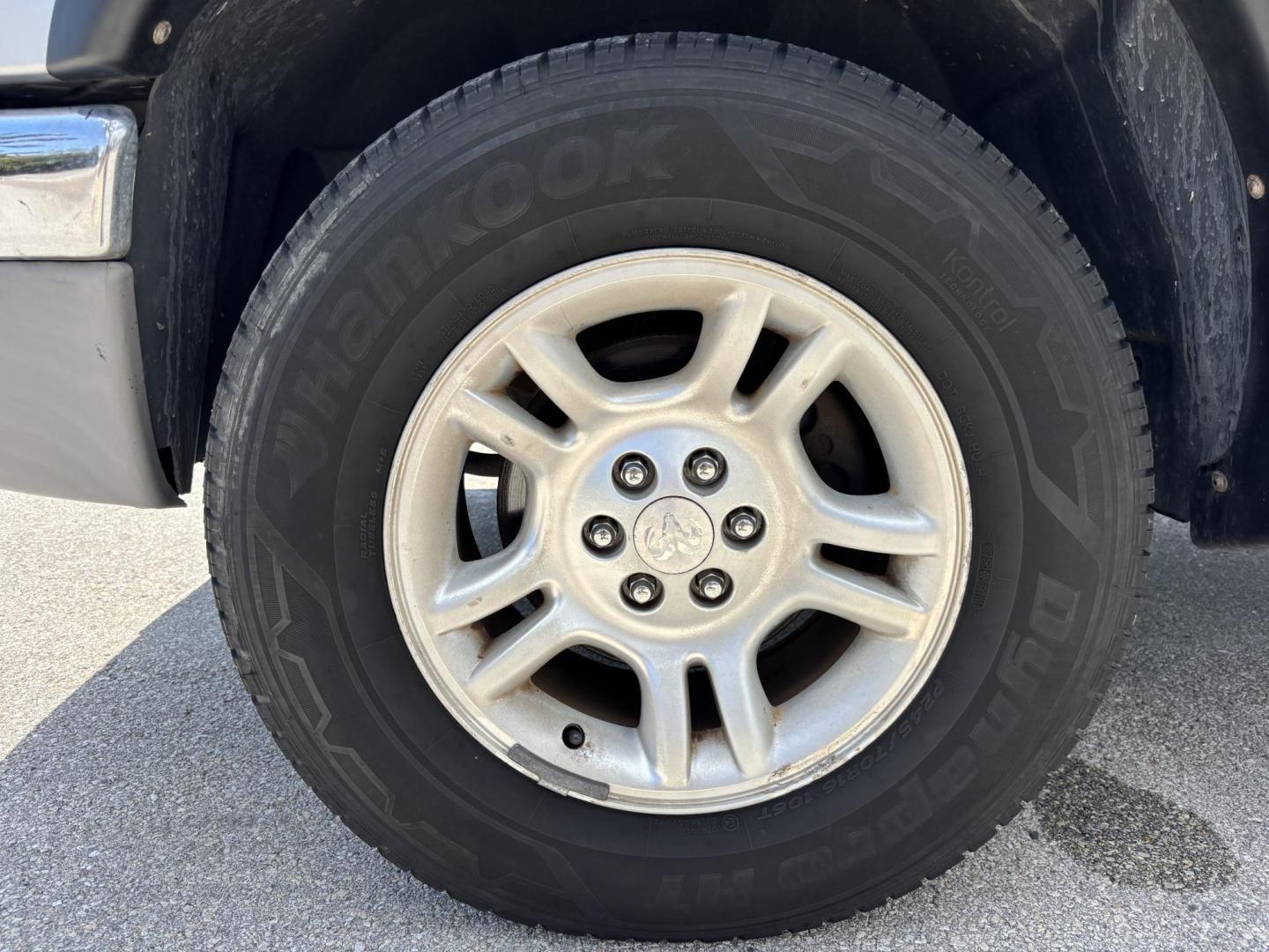 2004 GRAY Dodge Dakota SLT Plus Quad Cab 2WD (1D7HL48N54S) with an 4.7L V8 SOHC 16V engine, AUTOMATIC transmission, located at 11170 Summerlin Square Dr., Fort Myers Beach, FL, 33931, (239) 999-7777, 26.493546, -81.941628 - Photo#30