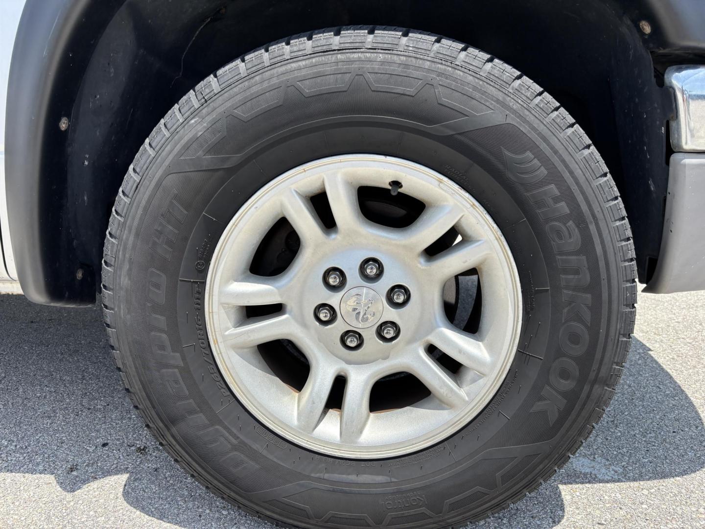 2004 GRAY Dodge Dakota SLT Plus Quad Cab 2WD (1D7HL48N54S) with an 4.7L V8 SOHC 16V engine, AUTOMATIC transmission, located at 11170 Summerlin Square Dr., Fort Myers Beach, FL, 33931, (239) 999-7777, 26.493546, -81.941628 - Photo#31