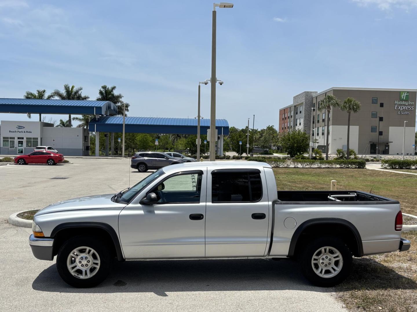 2004 GRAY Dodge Dakota SLT Plus Quad Cab 2WD (1D7HL48N54S) with an 4.7L V8 SOHC 16V engine, AUTOMATIC transmission, located at 11170 Summerlin Square Dr., Fort Myers Beach, FL, 33931, (239) 999-7777, 26.493546, -81.941628 - Photo#8