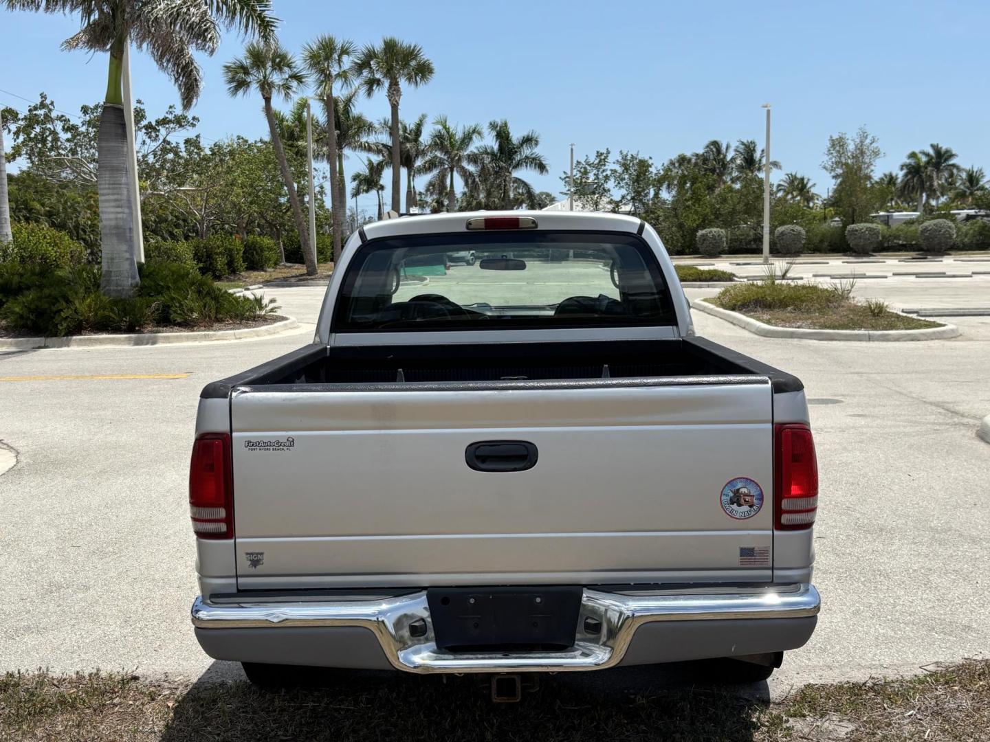 2004 GRAY Dodge Dakota SLT Plus Quad Cab 2WD (1D7HL48N54S) with an 4.7L V8 SOHC 16V engine, AUTOMATIC transmission, located at 11170 Summerlin Square Dr., Fort Myers Beach, FL, 33931, (239) 999-7777, 26.493546, -81.941628 - Photo#5