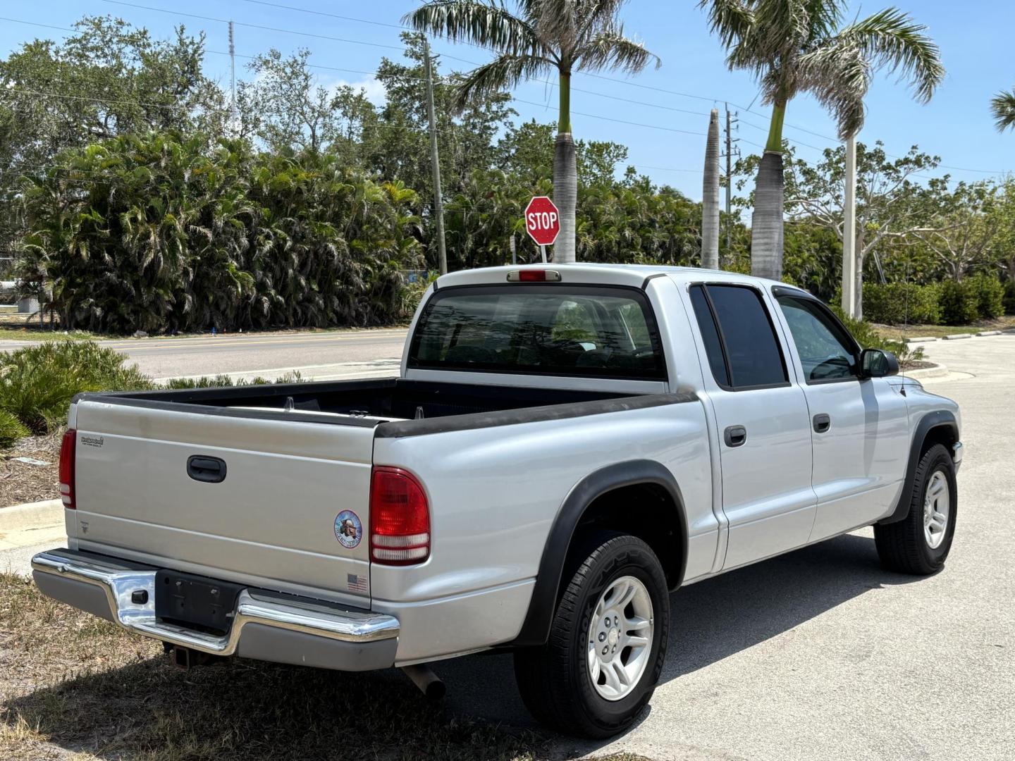 2004 GRAY Dodge Dakota SLT Plus Quad Cab 2WD (1D7HL48N54S) with an 4.7L V8 SOHC 16V engine, AUTOMATIC transmission, located at 11170 Summerlin Square Dr., Fort Myers Beach, FL, 33931, (239) 999-7777, 26.493546, -81.941628 - Photo#7
