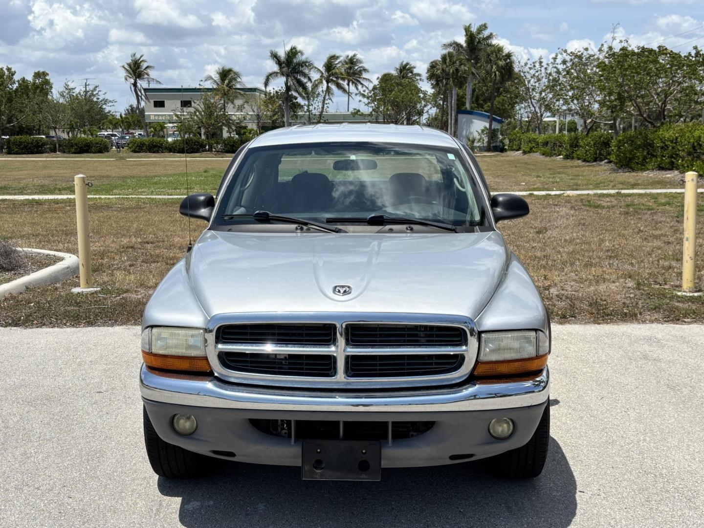 2004 GRAY Dodge Dakota SLT Plus Quad Cab 2WD (1D7HL48N54S) with an 4.7L V8 SOHC 16V engine, AUTOMATIC transmission, located at 11170 Summerlin Square Dr., Fort Myers Beach, FL, 33931, (239) 999-7777, 26.493546, -81.941628 - Photo#1