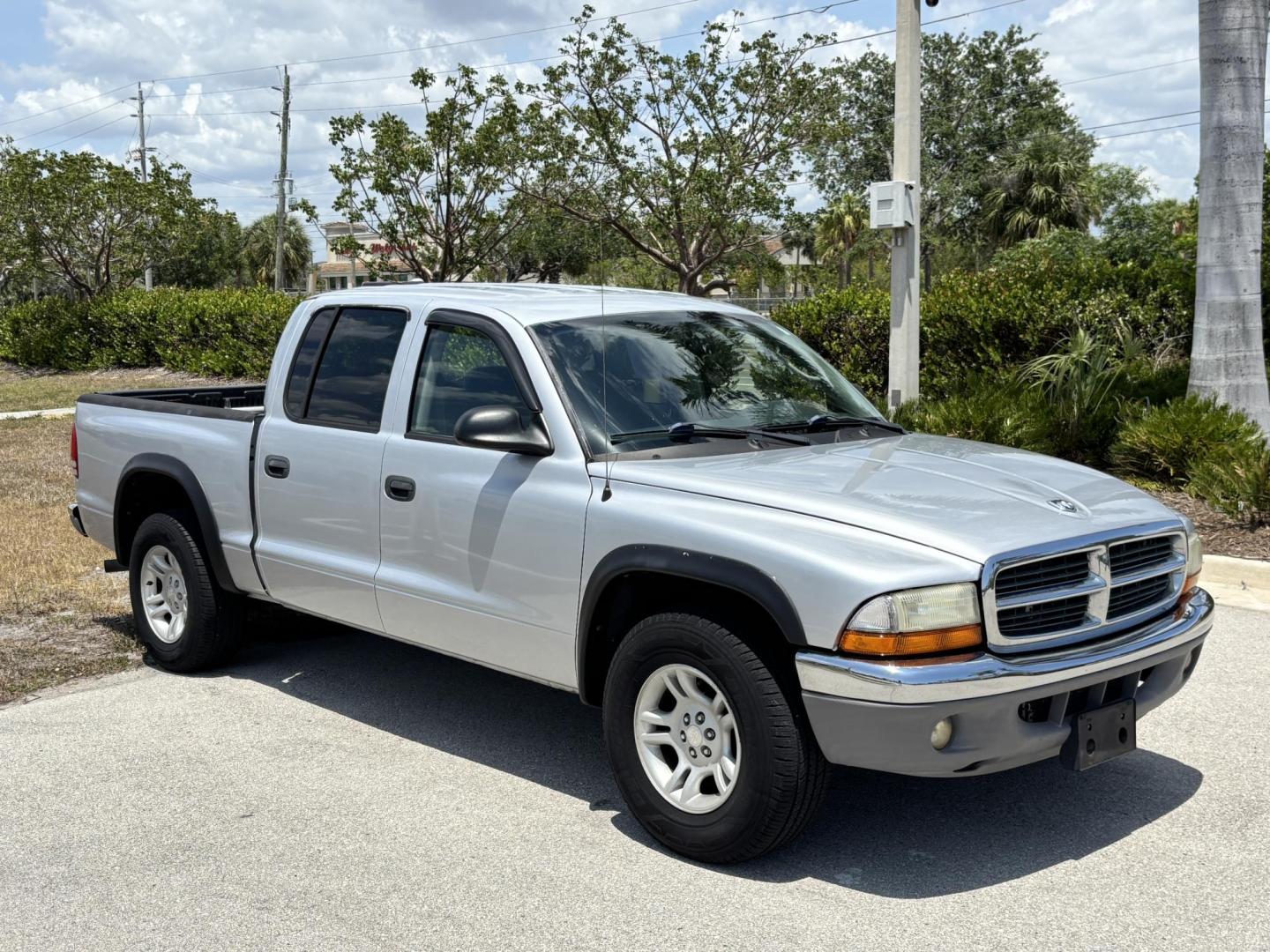 2004 GRAY Dodge Dakota SLT Plus Quad Cab 2WD (1D7HL48N54S) with an 4.7L V8 SOHC 16V engine, AUTOMATIC transmission, located at 11170 Summerlin Square Dr., Fort Myers Beach, FL, 33931, (239) 999-7777, 26.493546, -81.941628 - Photo#2
