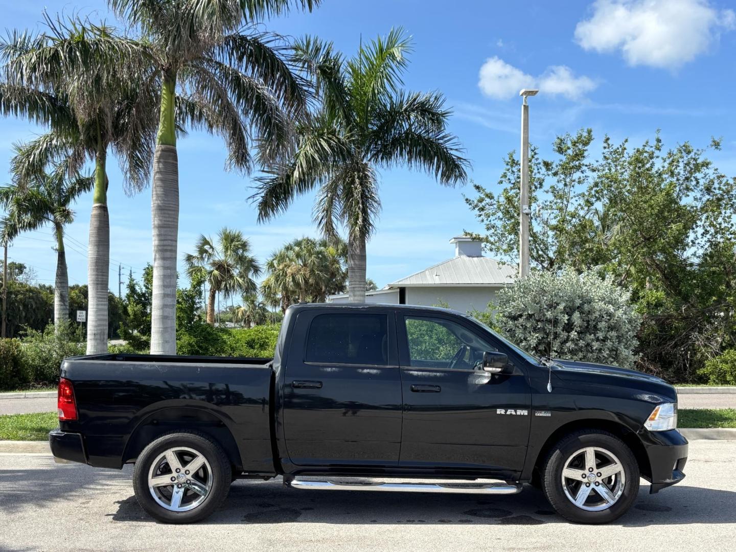 2010 BLACK Dodge Ram 1500 Laramie Crew Cab 4WD (1D7RV1CT7AS) with an 5.7L V8 OHV 16V engine, 5-Speed Automatic transmission, located at 11170 Summerlin Square Dr., Fort Myers Beach, FL, 33931, (239) 999-7777, 26.493546, -81.941628 - Photo#3