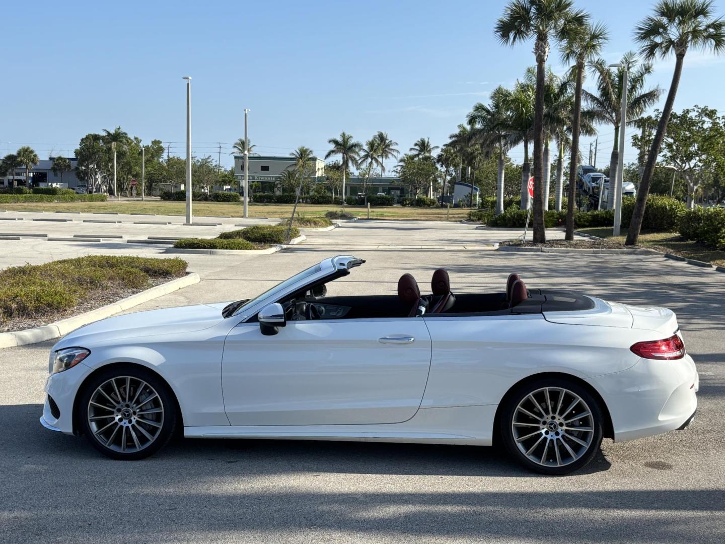 2018 WHITE /CRANBERRY RED Mercedes-Benz C-Class C300 Coupe (WDDWK4JB3JF) with an 2.0L L4 DOHC 16V TURBO engine, 7A transmission, located at 11170 Summerlin Square Dr., Fort Myers Beach, FL, 33931, (239) 999-7777, 26.493546, -81.941628 - Photo#7