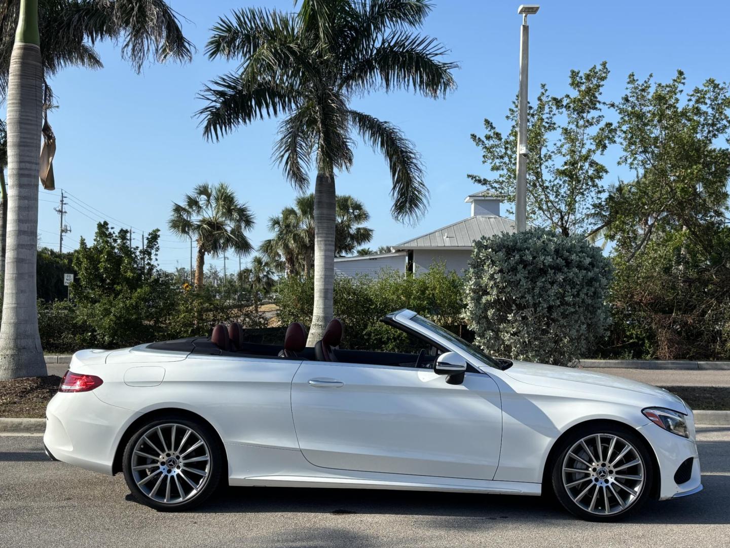 2018 WHITE /CRANBERRY RED Mercedes-Benz C-Class C300 Coupe (WDDWK4JB3JF) with an 2.0L L4 DOHC 16V TURBO engine, 7A transmission, located at 11170 Summerlin Square Dr., Fort Myers Beach, FL, 33931, (239) 999-7777, 26.493546, -81.941628 - Photo#3