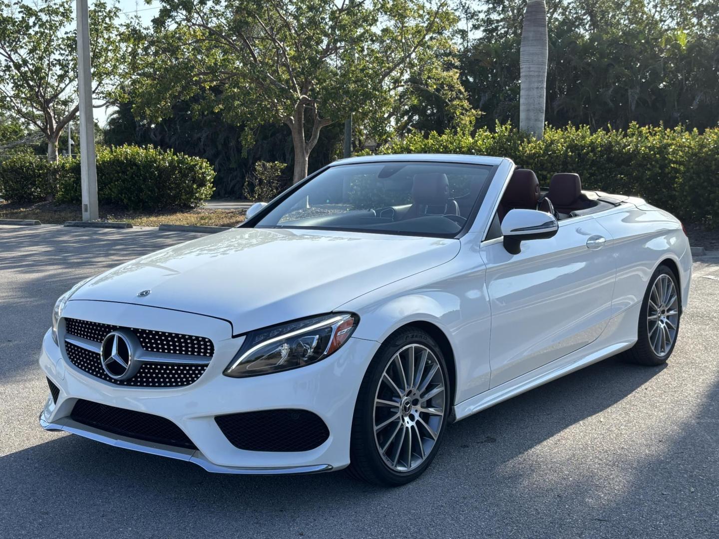 2018 WHITE /CRANBERRY RED Mercedes-Benz C-Class C300 Coupe (WDDWK4JB3JF) with an 2.0L L4 DOHC 16V TURBO engine, 7A transmission, located at 11170 Summerlin Square Dr., Fort Myers Beach, FL, 33931, (239) 999-7777, 26.493546, -81.941628 - Photo#0