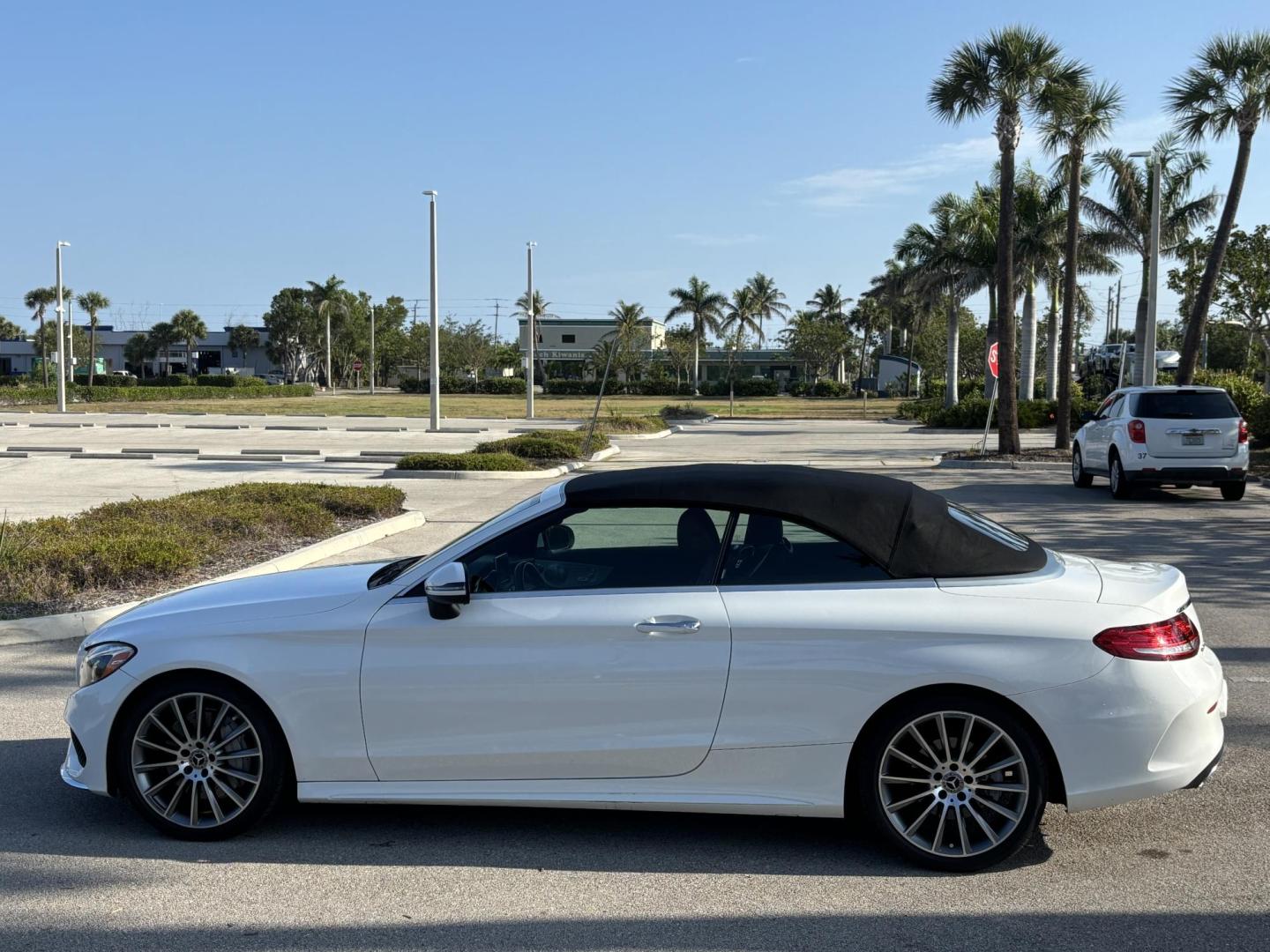 2018 WHITE /CRANBERRY RED Mercedes-Benz C-Class C300 Coupe (WDDWK4JB3JF) with an 2.0L L4 DOHC 16V TURBO engine, 7A transmission, located at 11170 Summerlin Square Dr., Fort Myers Beach, FL, 33931, (239) 999-7777, 26.493546, -81.941628 - Photo#15