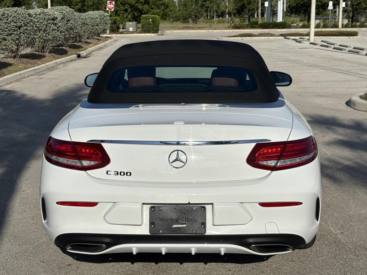 2018 WHITE /CRANBERRY RED Mercedes-Benz C-Class C300 Coupe (WDDWK4JB3JF) with an 2.0L L4 DOHC 16V TURBO engine, 7A transmission, located at 11170 Summerlin Square Dr., Fort Myers Beach, FL, 33931, (239) 999-7777, 26.493546, -81.941628 - Photo#13
