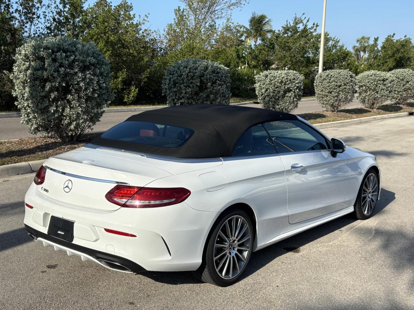 2018 WHITE /CRANBERRY RED Mercedes-Benz C-Class C300 Coupe (WDDWK4JB3JF) with an 2.0L L4 DOHC 16V TURBO engine, 7A transmission, located at 11170 Summerlin Square Dr., Fort Myers Beach, FL, 33931, (239) 999-7777, 26.493546, -81.941628 - Photo#14