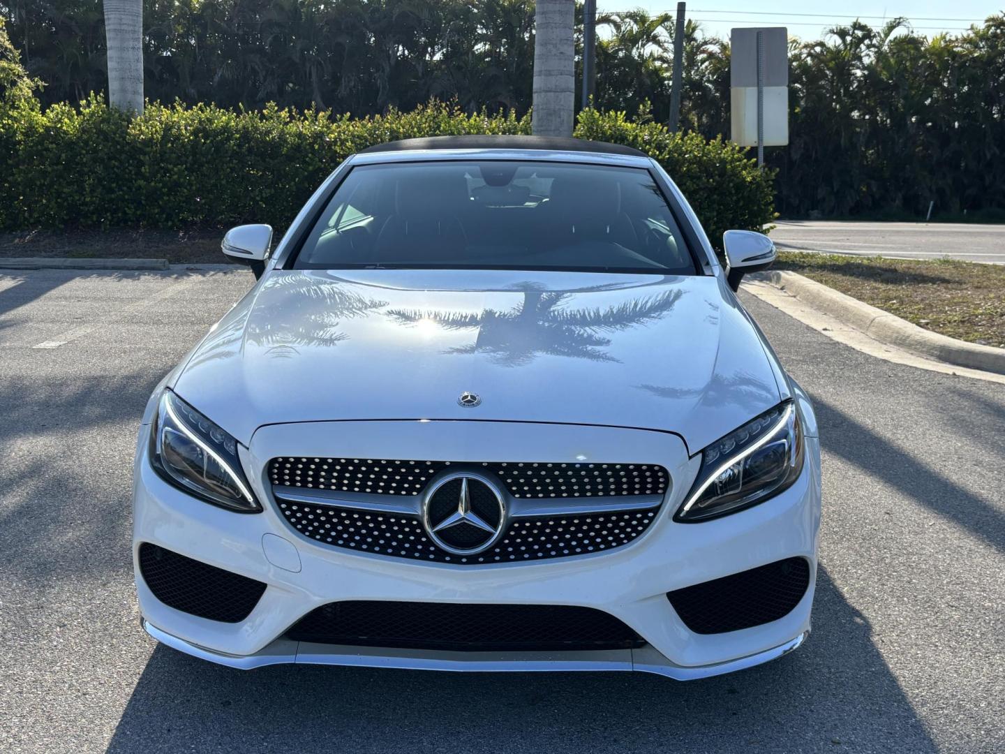 2018 WHITE /CRANBERRY RED Mercedes-Benz C-Class C300 Coupe (WDDWK4JB3JF) with an 2.0L L4 DOHC 16V TURBO engine, 7A transmission, located at 11170 Summerlin Square Dr., Fort Myers Beach, FL, 33931, (239) 999-7777, 26.493546, -81.941628 - Photo#9