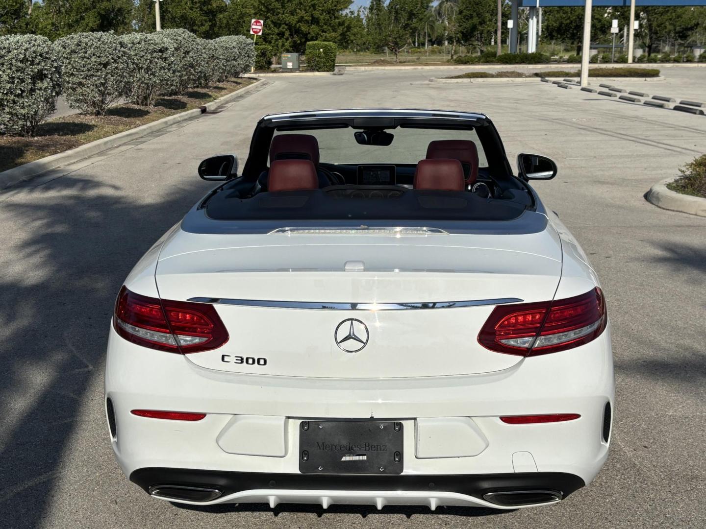 2018 WHITE /CRANBERRY RED Mercedes-Benz C-Class C300 Coupe (WDDWK4JB3JF) with an 2.0L L4 DOHC 16V TURBO engine, 7A transmission, located at 11170 Summerlin Square Dr., Fort Myers Beach, FL, 33931, (239) 999-7777, 26.493546, -81.941628 - Photo#5