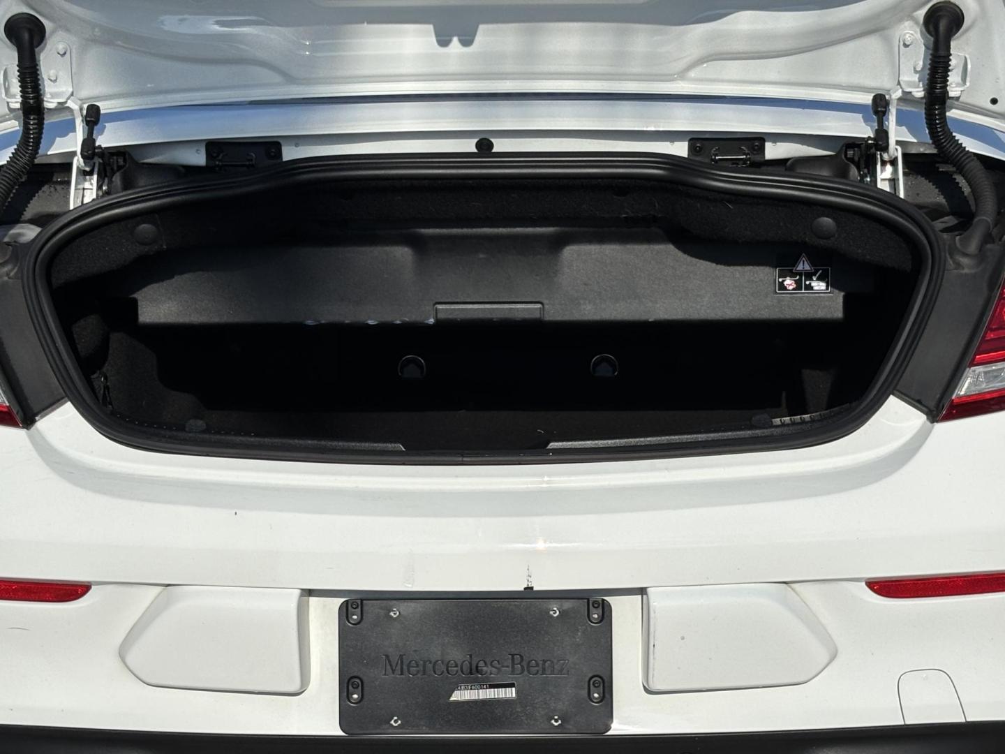 2018 WHITE /CRANBERRY RED Mercedes-Benz C-Class C300 Coupe (WDDWK4JB3JF) with an 2.0L L4 DOHC 16V TURBO engine, 7A transmission, located at 11170 Summerlin Square Dr., Fort Myers Beach, FL, 33931, (239) 999-7777, 26.493546, -81.941628 - Photo#55