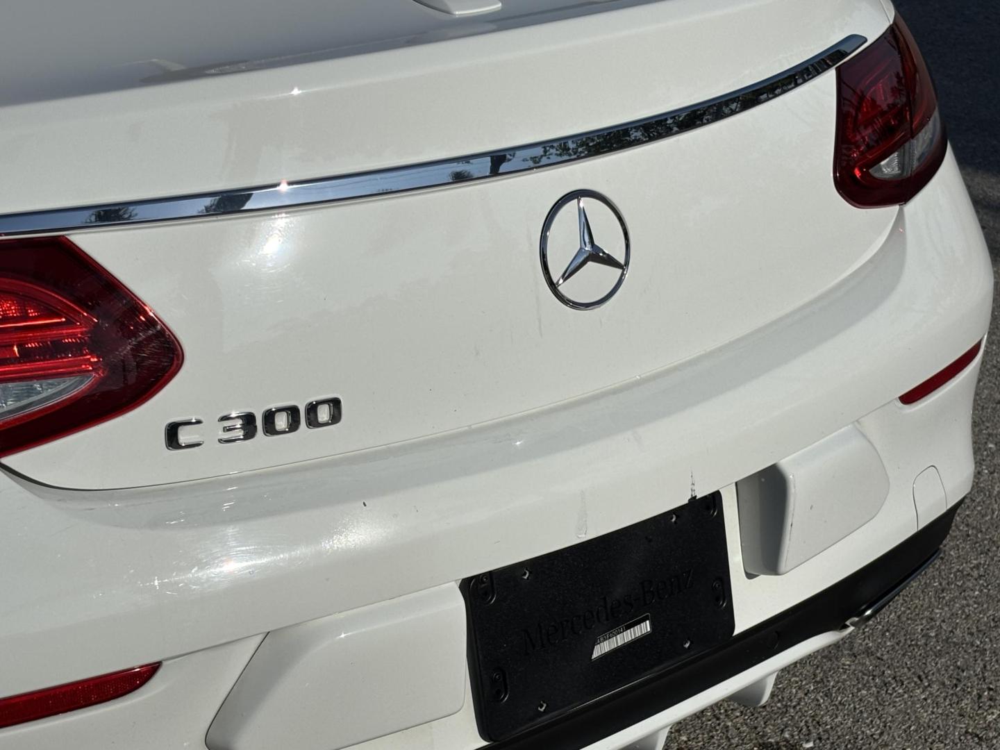 2018 WHITE /CRANBERRY RED Mercedes-Benz C-Class C300 Coupe (WDDWK4JB3JF) with an 2.0L L4 DOHC 16V TURBO engine, 7A transmission, located at 11170 Summerlin Square Dr., Fort Myers Beach, FL, 33931, (239) 999-7777, 26.493546, -81.941628 - Photo#54