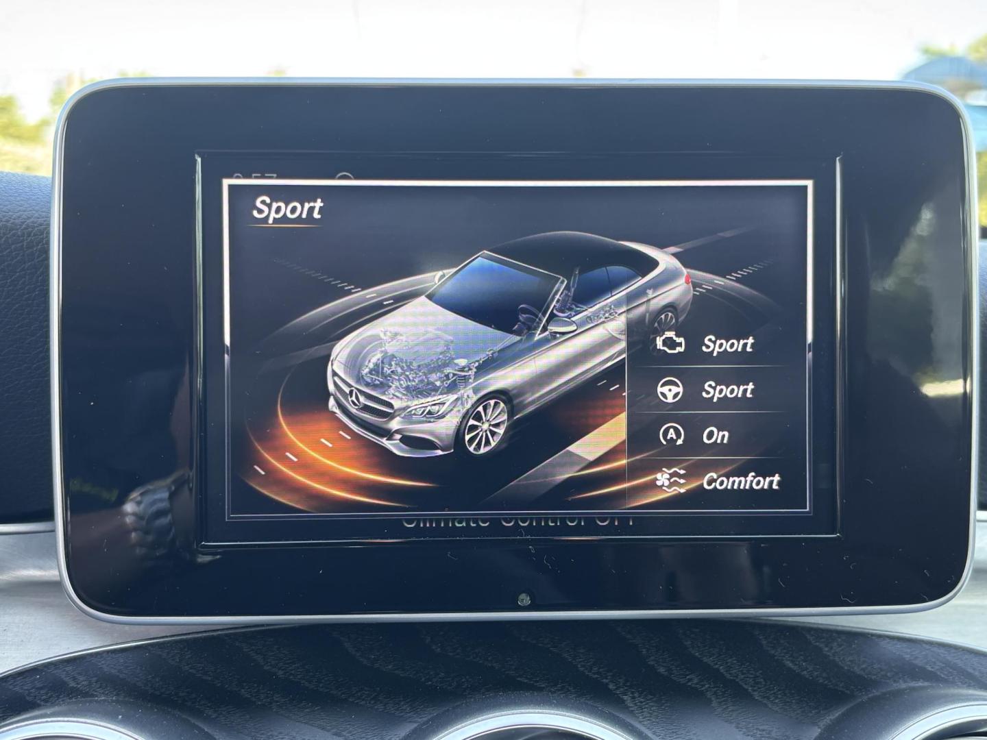 2018 WHITE /CRANBERRY RED Mercedes-Benz C-Class C300 Coupe (WDDWK4JB3JF) with an 2.0L L4 DOHC 16V TURBO engine, 7A transmission, located at 11170 Summerlin Square Dr., Fort Myers Beach, FL, 33931, (239) 999-7777, 26.493546, -81.941628 - Photo#33