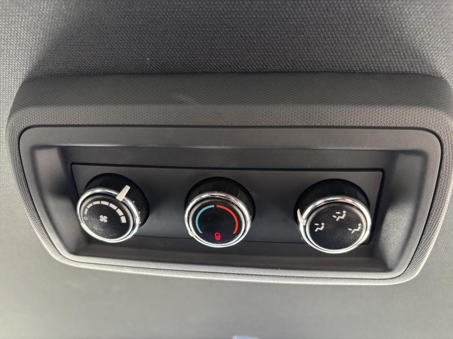 2019 SILVER /BLACK LEATHER Dodge Grand Caravan SXT (2C4RDGCG1KR) with an 3.6L V6 DOHC 24V engine, 6A transmission, located at 11170 Summerlin Square Dr., Fort Myers Beach, FL, 33931, (239) 999-7777, 26.493546, -81.941628 - Photo#27