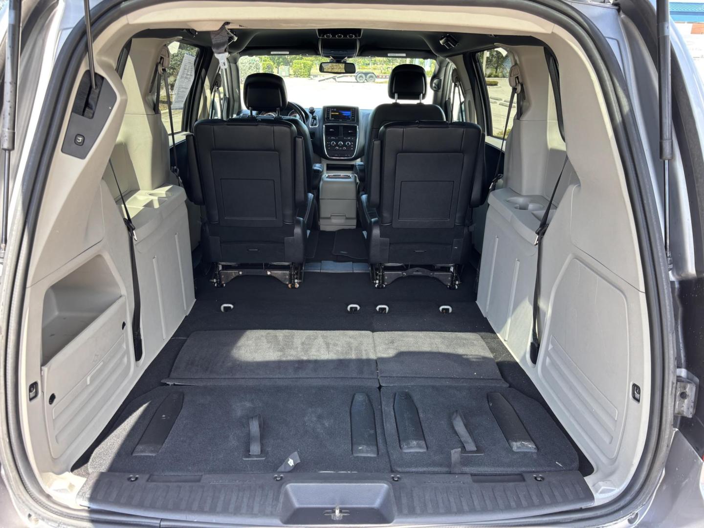 2019 SILVER /BLACK LEATHER Dodge Grand Caravan SXT (2C4RDGCG1KR) with an 3.6L V6 DOHC 24V engine, 6A transmission, located at 11170 Summerlin Square Dr., Fort Myers Beach, FL, 33931, (239) 999-7777, 26.493546, -81.941628 - Photo#32