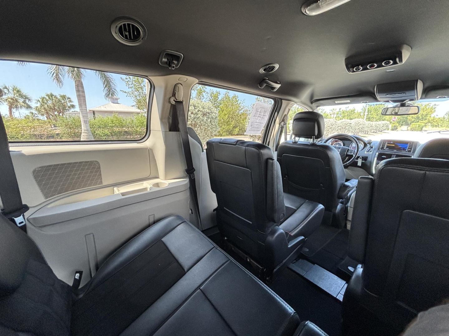 2019 SILVER /BLACK LEATHER Dodge Grand Caravan SXT (2C4RDGCG1KR) with an 3.6L V6 DOHC 24V engine, 6A transmission, located at 11170 Summerlin Square Dr., Fort Myers Beach, FL, 33931, (239) 999-7777, 26.493546, -81.941628 - Photo#30