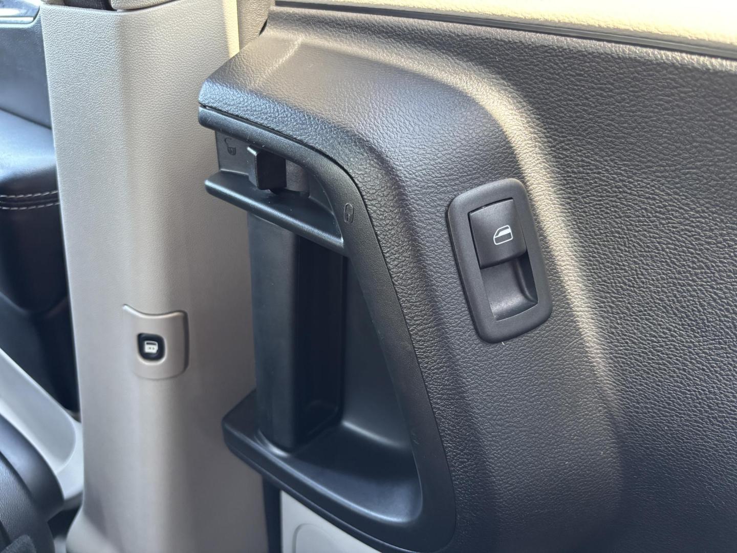 2019 SILVER /BLACK LEATHER Dodge Grand Caravan SXT (2C4RDGCG1KR) with an 3.6L V6 DOHC 24V engine, 6A transmission, located at 11170 Summerlin Square Dr., Fort Myers Beach, FL, 33931, (239) 999-7777, 26.493546, -81.941628 - Photo#26