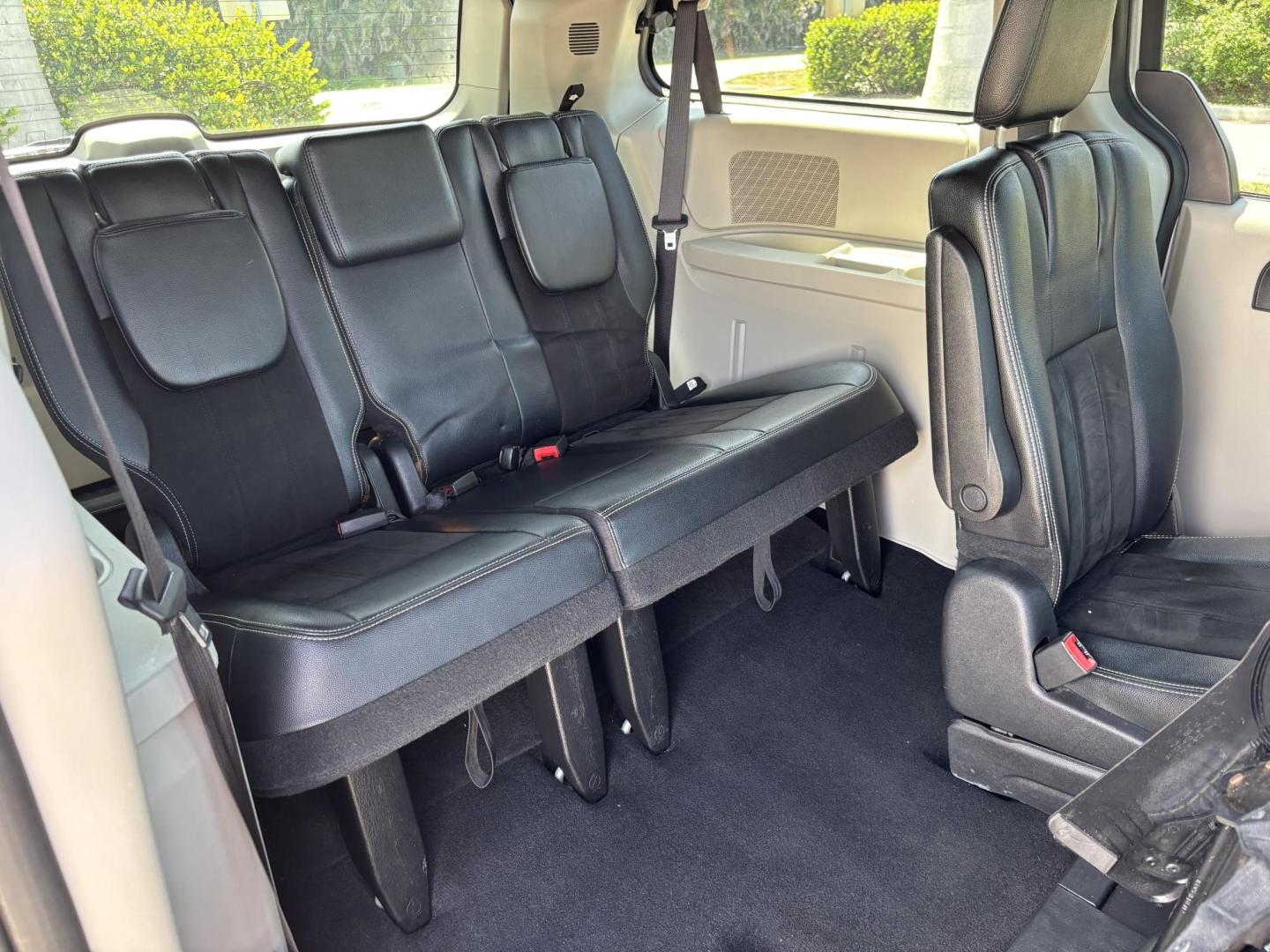 2019 SILVER /BLACK LEATHER Dodge Grand Caravan SXT (2C4RDGCG1KR) with an 3.6L V6 DOHC 24V engine, 6A transmission, located at 11170 Summerlin Square Dr., Fort Myers Beach, FL, 33931, (239) 999-7777, 26.493546, -81.941628 - Photo#29