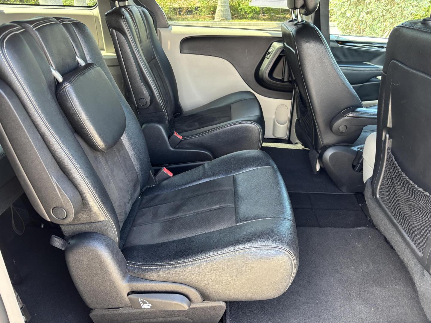 2019 SILVER /BLACK LEATHER Dodge Grand Caravan SXT (2C4RDGCG1KR) with an 3.6L V6 DOHC 24V engine, 6A transmission, located at 11170 Summerlin Square Dr., Fort Myers Beach, FL, 33931, (239) 999-7777, 26.493546, -81.941628 - Photo#28