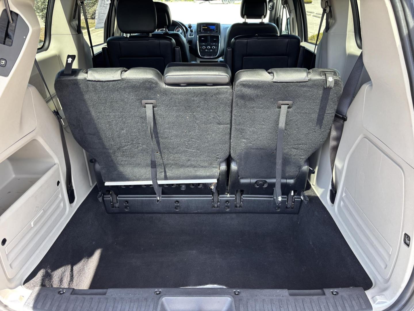 2019 SILVER /BLACK LEATHER Dodge Grand Caravan SXT (2C4RDGCG1KR) with an 3.6L V6 DOHC 24V engine, 6A transmission, located at 11170 Summerlin Square Dr., Fort Myers Beach, FL, 33931, (239) 999-7777, 26.493546, -81.941628 - Photo#31