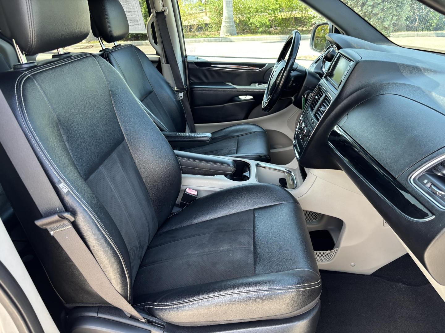 2019 SILVER /BLACK LEATHER Dodge Grand Caravan SXT (2C4RDGCG1KR) with an 3.6L V6 DOHC 24V engine, 6A transmission, located at 11170 Summerlin Square Dr., Fort Myers Beach, FL, 33931, (239) 999-7777, 26.493546, -81.941628 - Photo#23