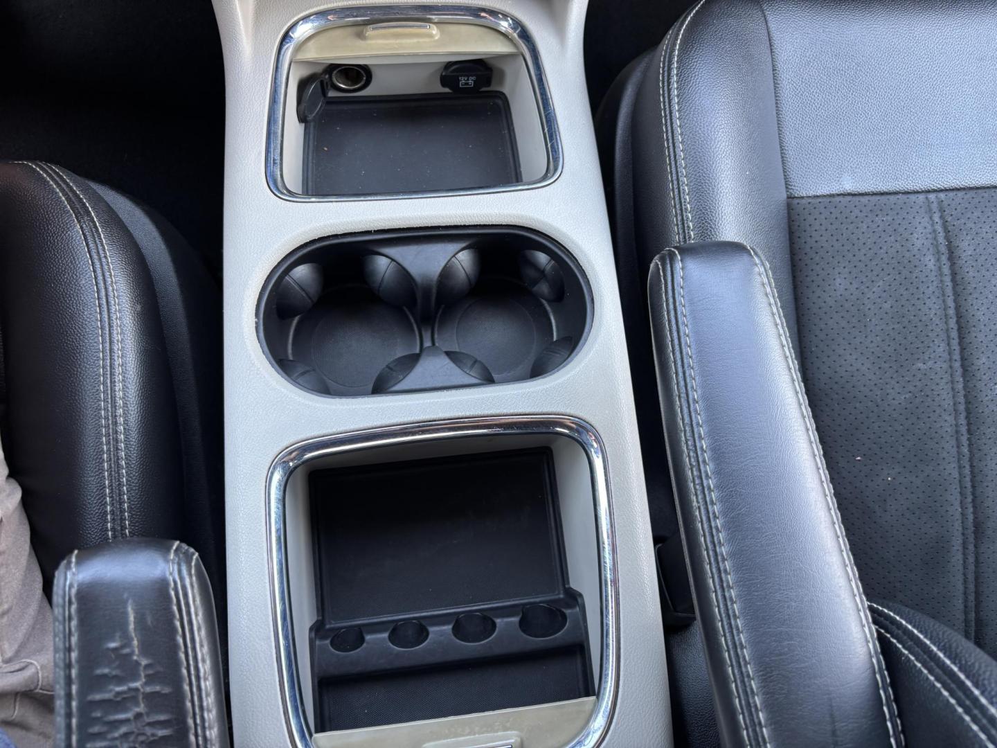 2019 SILVER /BLACK LEATHER Dodge Grand Caravan SXT (2C4RDGCG1KR) with an 3.6L V6 DOHC 24V engine, 6A transmission, located at 11170 Summerlin Square Dr., Fort Myers Beach, FL, 33931, (239) 999-7777, 26.493546, -81.941628 - Photo#19