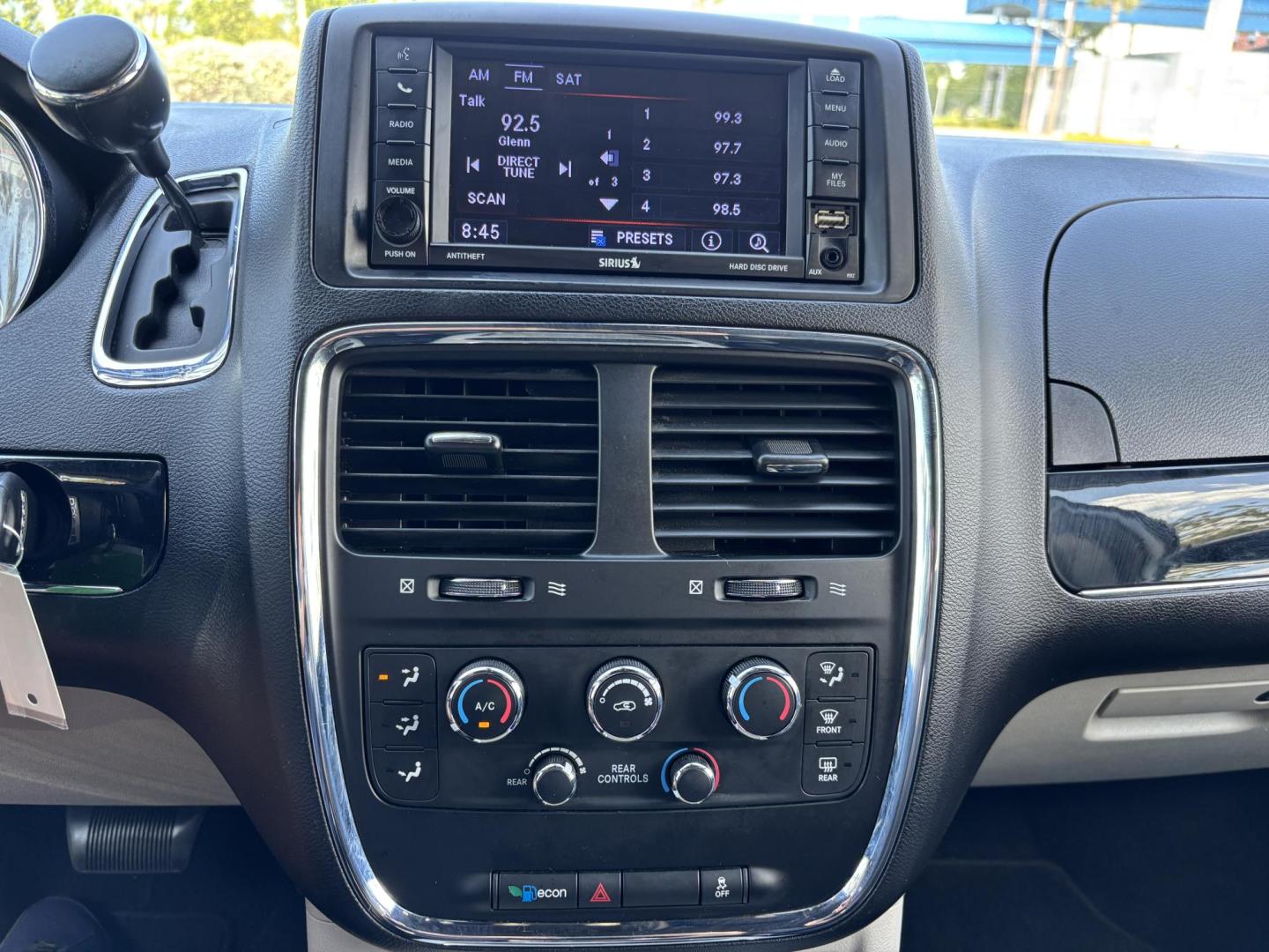 2019 SILVER /BLACK LEATHER Dodge Grand Caravan SXT (2C4RDGCG1KR) with an 3.6L V6 DOHC 24V engine, 6A transmission, located at 11170 Summerlin Square Dr., Fort Myers Beach, FL, 33931, (239) 999-7777, 26.493546, -81.941628 - Photo#17