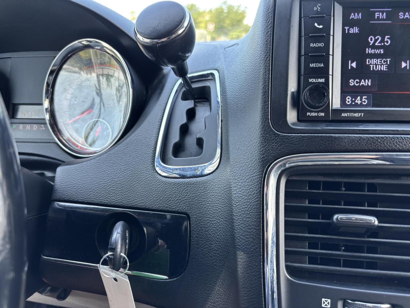 2019 SILVER /BLACK LEATHER Dodge Grand Caravan SXT (2C4RDGCG1KR) with an 3.6L V6 DOHC 24V engine, 6A transmission, located at 11170 Summerlin Square Dr., Fort Myers Beach, FL, 33931, (239) 999-7777, 26.493546, -81.941628 - Photo#16