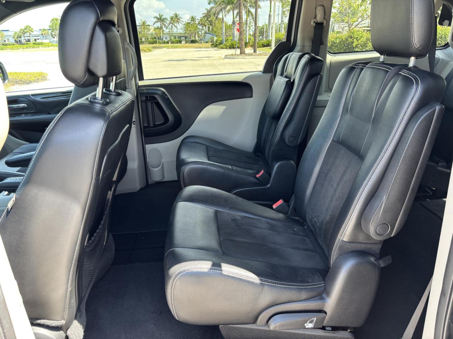 2019 SILVER /BLACK LEATHER Dodge Grand Caravan SXT (2C4RDGCG1KR) with an 3.6L V6 DOHC 24V engine, 6A transmission, located at 11170 Summerlin Square Dr., Fort Myers Beach, FL, 33931, (239) 999-7777, 26.493546, -81.941628 - Photo#25