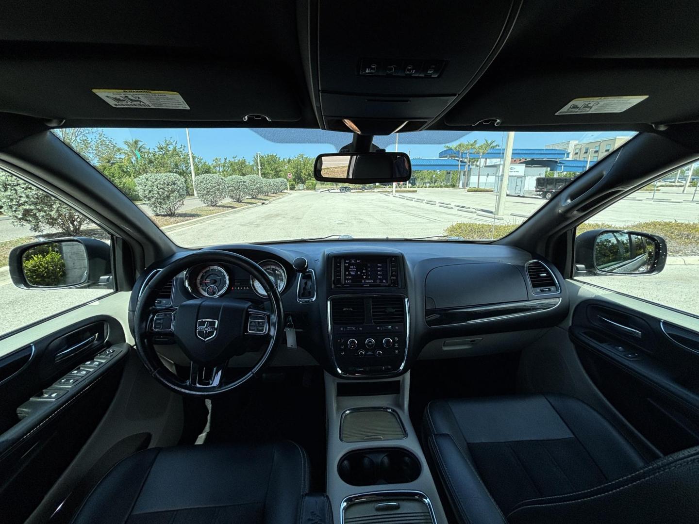 2019 SILVER /BLACK LEATHER Dodge Grand Caravan SXT (2C4RDGCG1KR) with an 3.6L V6 DOHC 24V engine, 6A transmission, located at 11170 Summerlin Square Dr., Fort Myers Beach, FL, 33931, (239) 999-7777, 26.493546, -81.941628 - Photo#8