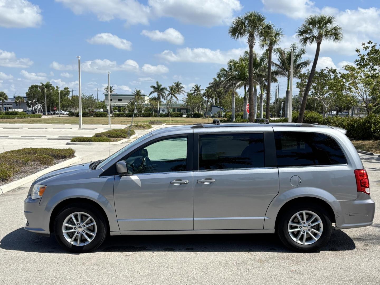 2019 SILVER /BLACK LEATHER Dodge Grand Caravan SXT (2C4RDGCG1KR) with an 3.6L V6 DOHC 24V engine, 6A transmission, located at 11170 Summerlin Square Dr., Fort Myers Beach, FL, 33931, (239) 999-7777, 26.493546, -81.941628 - Photo#7