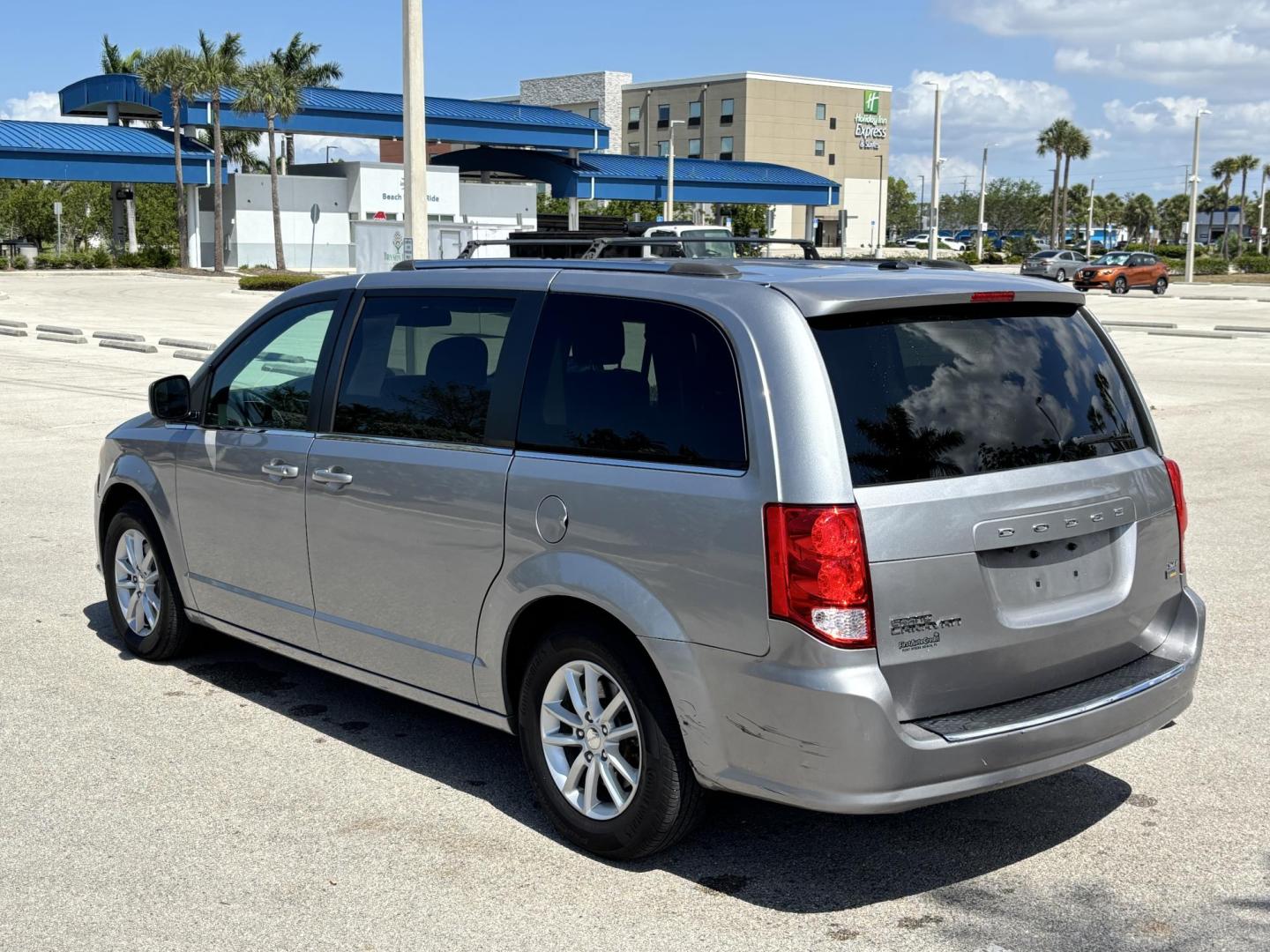 2019 SILVER /BLACK LEATHER Dodge Grand Caravan SXT (2C4RDGCG1KR) with an 3.6L V6 DOHC 24V engine, 6A transmission, located at 11170 Summerlin Square Dr., Fort Myers Beach, FL, 33931, (239) 999-7777, 26.493546, -81.941628 - Photo#4