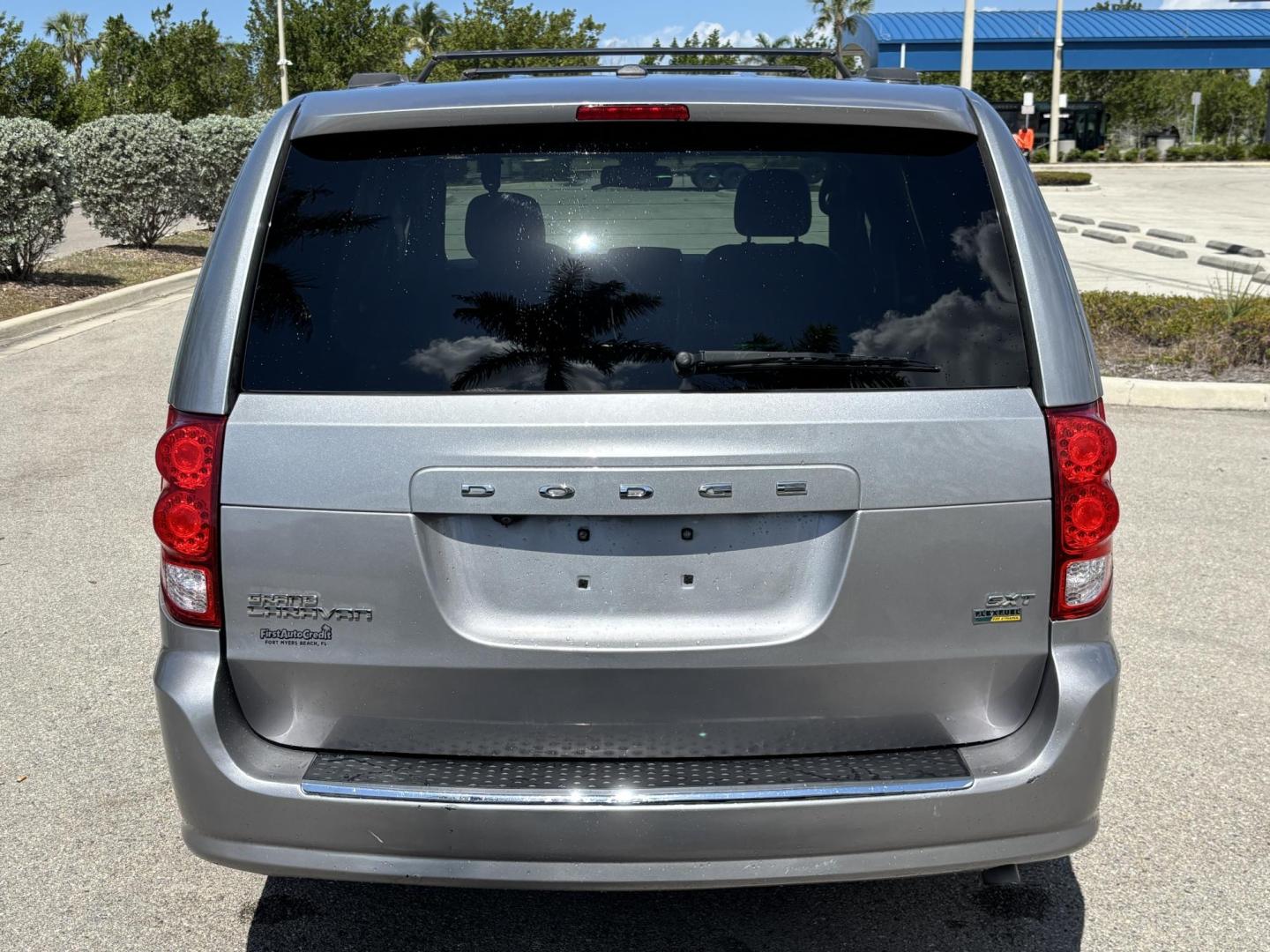 2019 SILVER /BLACK LEATHER Dodge Grand Caravan SXT (2C4RDGCG1KR) with an 3.6L V6 DOHC 24V engine, 6A transmission, located at 11170 Summerlin Square Dr., Fort Myers Beach, FL, 33931, (239) 999-7777, 26.493546, -81.941628 - Photo#5