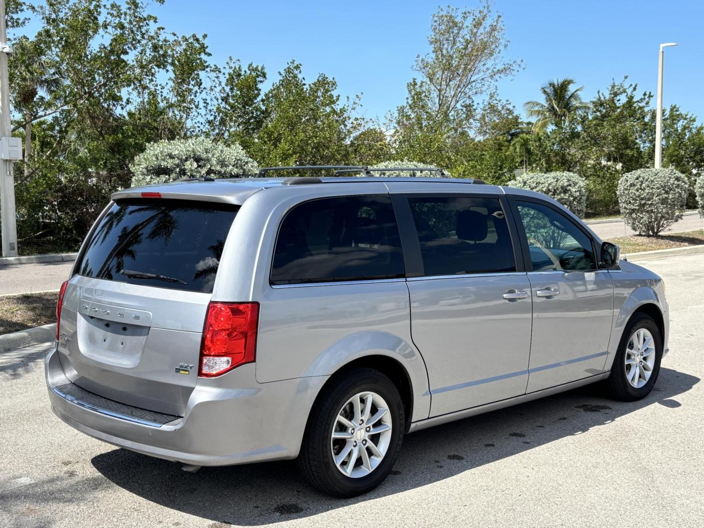 2019 SILVER /BLACK LEATHER Dodge Grand Caravan SXT (2C4RDGCG1KR) with an 3.6L V6 DOHC 24V engine, 6A transmission, located at 11170 Summerlin Square Dr., Fort Myers Beach, FL, 33931, (239) 999-7777, 26.493546, -81.941628 - Photo#6