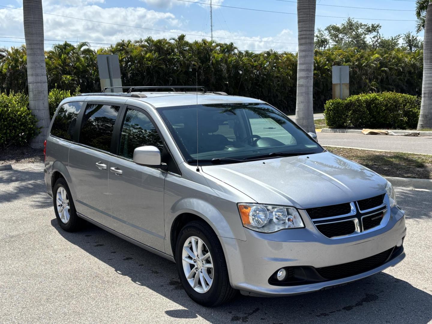2019 SILVER /BLACK LEATHER Dodge Grand Caravan SXT (2C4RDGCG1KR) with an 3.6L V6 DOHC 24V engine, 6A transmission, located at 11170 Summerlin Square Dr., Fort Myers Beach, FL, 33931, (239) 999-7777, 26.493546, -81.941628 - Photo#2