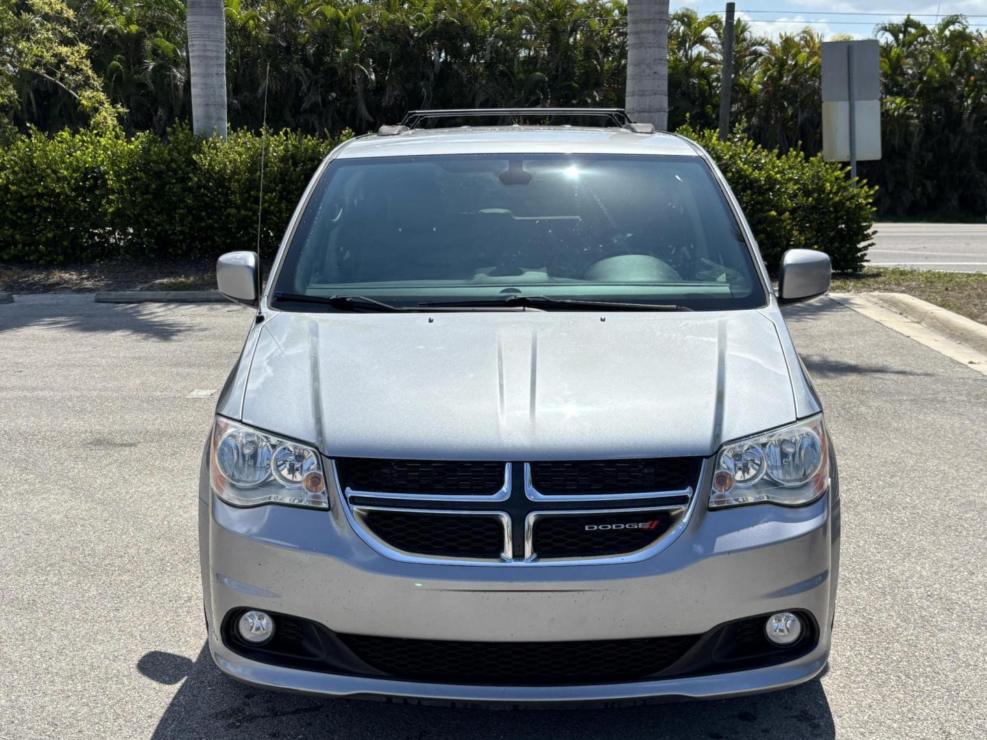 2019 SILVER /BLACK LEATHER Dodge Grand Caravan SXT (2C4RDGCG1KR) with an 3.6L V6 DOHC 24V engine, 6A transmission, located at 11170 Summerlin Square Dr., Fort Myers Beach, FL, 33931, (239) 999-7777, 26.493546, -81.941628 - Photo#1