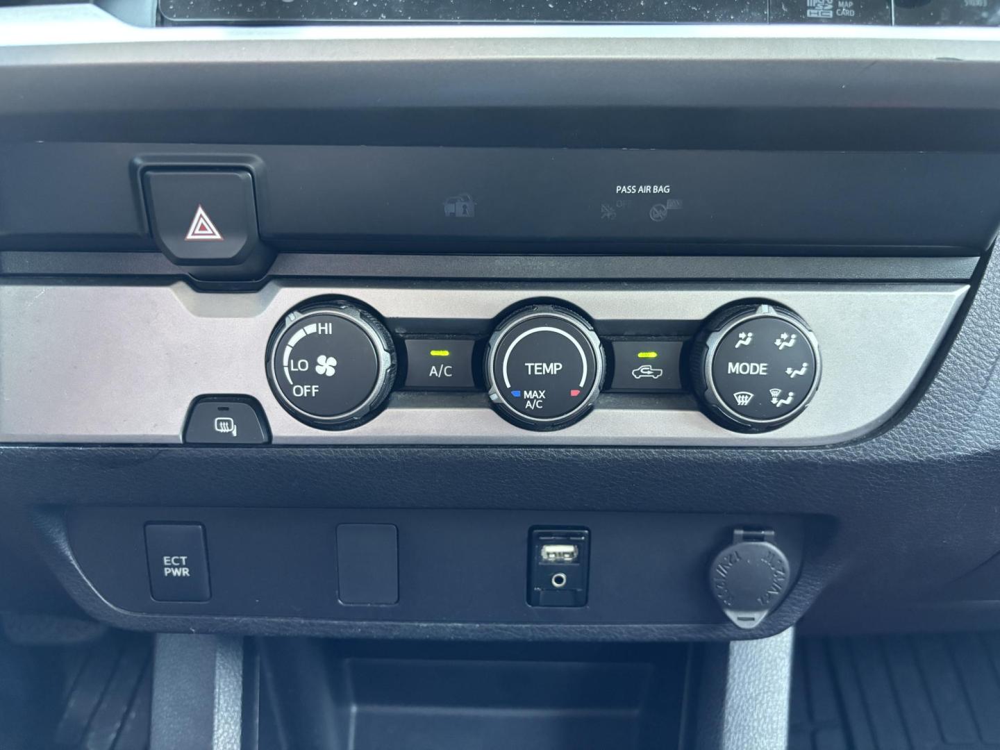 2019 BLACK Toyota Tacoma SR5 Double Cab Long Bed I4 6AT 2WD (5TFAX5GN5KX) with an 2.7L L4 DOHC 16V engine, 6A transmission, located at 11170 Summerlin Square Dr., Fort Myers Beach, FL, 33931, (239) 999-7777, 26.493546, -81.941628 - Photo#21