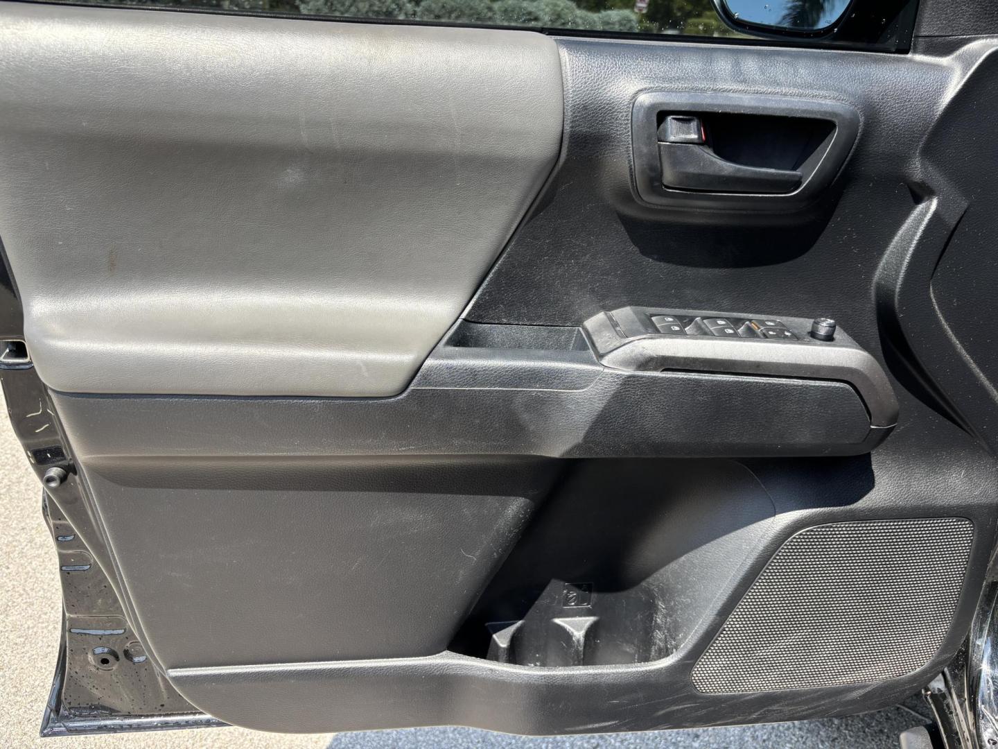 2019 BLACK Toyota Tacoma SR5 Double Cab Long Bed I4 6AT 2WD (5TFAX5GN5KX) with an 2.7L L4 DOHC 16V engine, 6A transmission, located at 11170 Summerlin Square Dr., Fort Myers Beach, FL, 33931, (239) 999-7777, 26.493546, -81.941628 - Photo#22